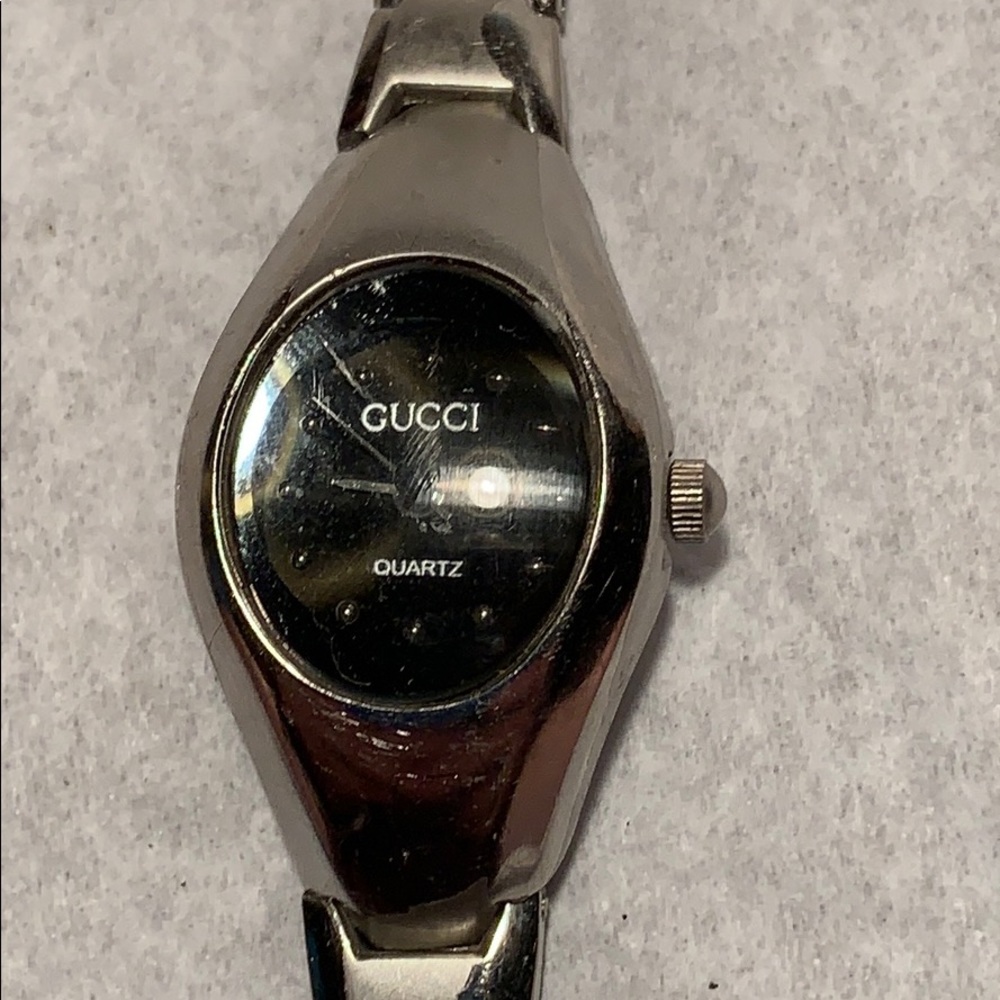 Gucci Vintage watch preloved GVC - Picture 2 of 11